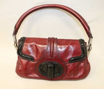 PRADA
Sac à main bicolore noir vernis et...