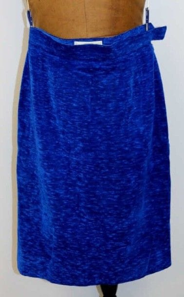 GIVENCHY
Jupe droite bleu roi.Taille 42