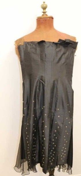 MUGLER
Deux robes de soirée, l'une noire...