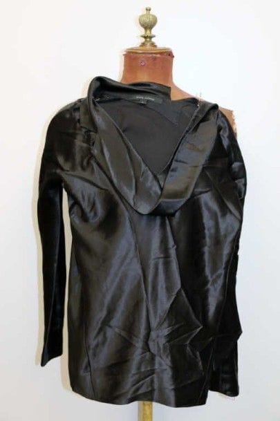 Marc JACOB
Haut noir en satin taille 2. Taille...