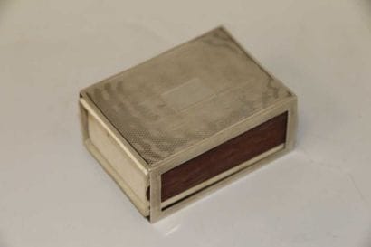 HERMES
Porte boite d'allumettes en argent...
