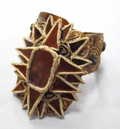 Irerna
Bracelet en résine talosel incusté...