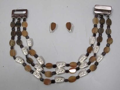 Cheranich Véronique
Collier en étain et argentplaqué...