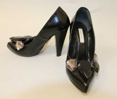 Marc JACOB
Paire d'escarpins noirs avec pierres...