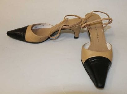Martinez Valero
Paire de chaussures en cuir...