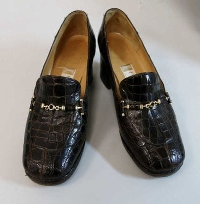 Coralie
Paire de mocassins en cuir marron....