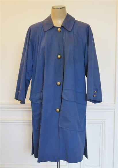 Burburry's
Imperméable bleu marine boutons...