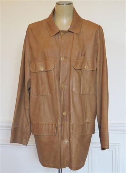 HUGO BOSS
Veste en agneau plongé gold. Faite...