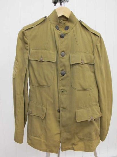 Tenue de soldat US 17-18. Ensemble comprenant:...