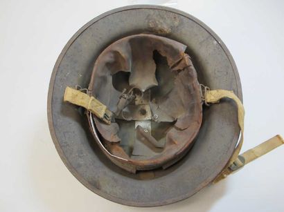 Casque lourd US 1917. Insigne sur les côtés...