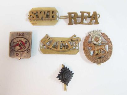 Lot d'insignes régimentaires anglais. Et...