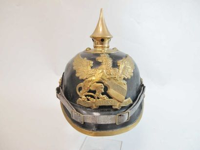 Casque à pointe modèle 1895 portant une plaque...