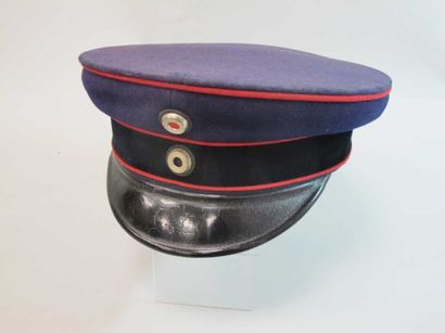 Casquette bandeau noir, calotte bleue, liserés...