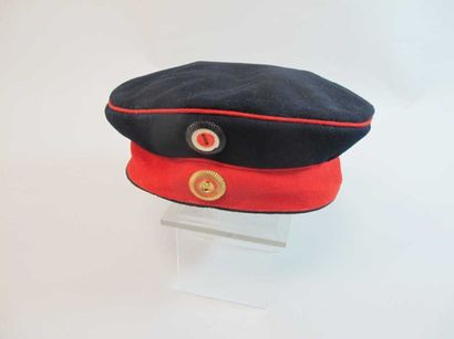 Bonnet de police à bandeau rouge et calotte...