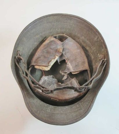 Casque lourd Allemand modèle 1916. Peinture...