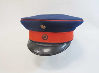 Casquette bandeau rouge calotte bleue, liserés...