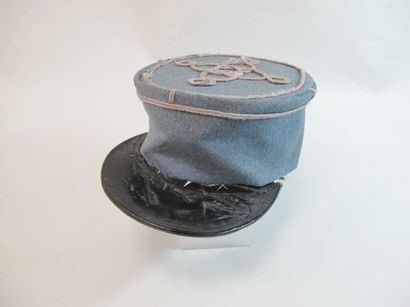 Képi bleu horizon avec soutache gris clair....