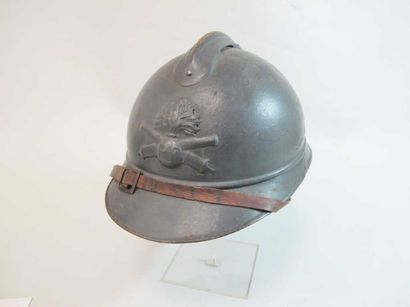 Casque Adrian modèle 1915 pour l'artillerie....
