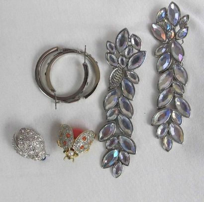 Lot deux paires de boucles d'oreilles percées...