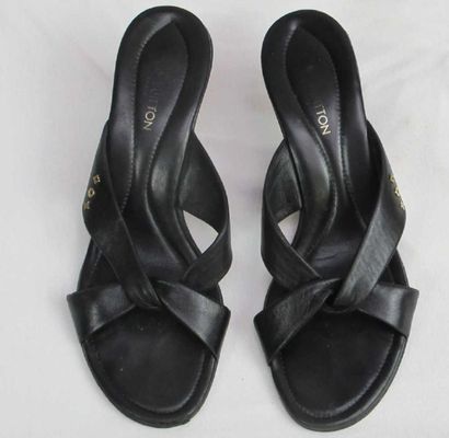 Louis Vuitton. Mules chevreaux noirs, talons...