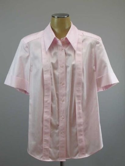 Madeleine. Chemise en coton rose, manches...