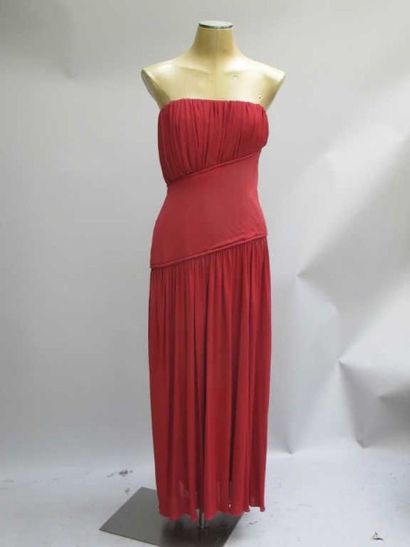 Anonyme. Robe bustier en jersey de soie rouge...