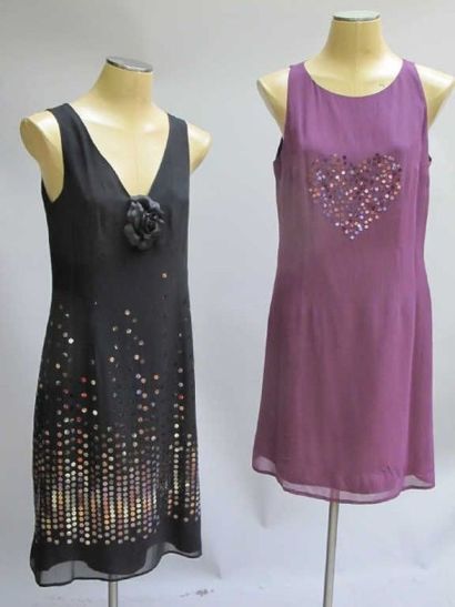 Lot de deux robes cocktails une noire à paillettes,...
