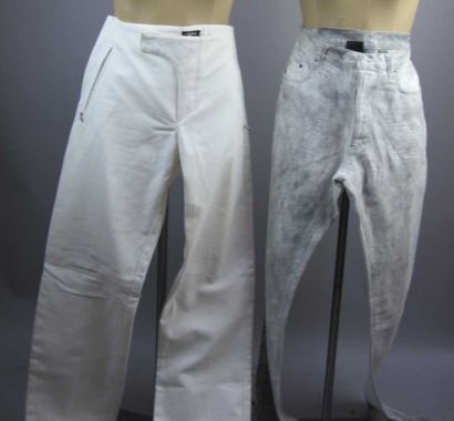 Thierry MUGLER. Pantalon blanc taille 42...