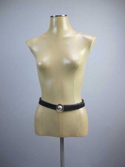 Céline. Ceinture en cuir noir, taille 70,...