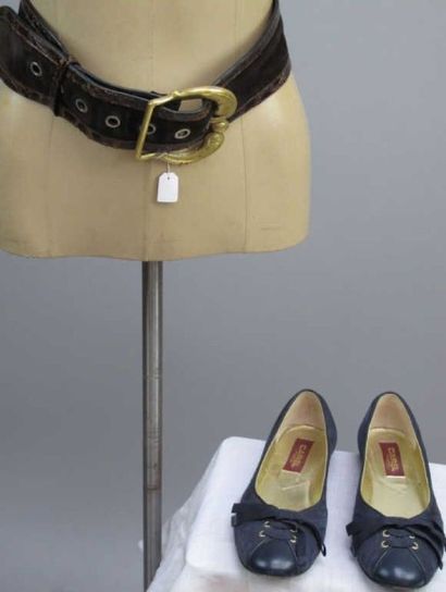 Céline et Carel. Lot ballerines Carel daim,...
