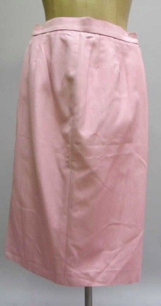 Yves Saint Laurent. Jupe droite rose. Taille...