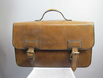 Grande sacoche-valise en cuir caramel avec...