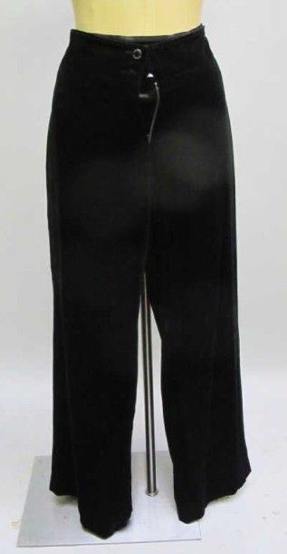 APOSTROPHE. Pantalon en panne de velours...