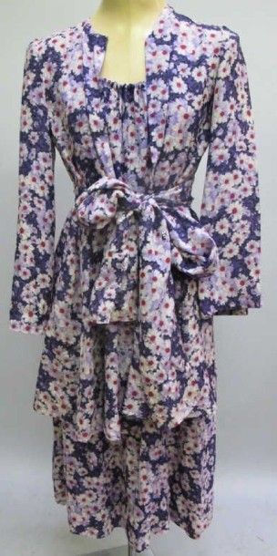 SCHERRER. Ensemble violet à motif de fleurs...