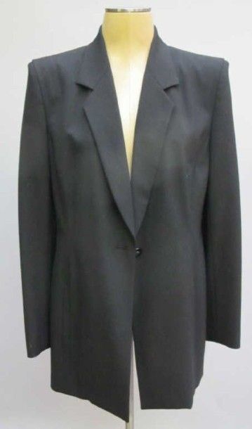 CELINE
Veste noire, col smocking. Taille...