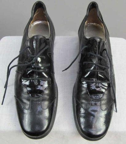 Inès de LA FRESSANGE
Paire de derby en cuir...