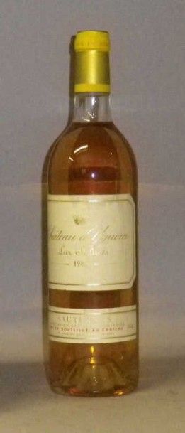 1 Bouteille CHÂTEAU YQUEM 1986 Niveau légèrement...