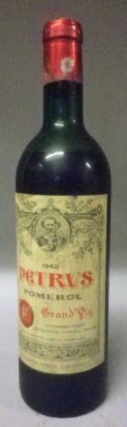 1 Bouteille PETRUS 1962 Etiquette tachée,...