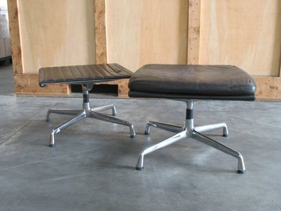 Charles Eames
Tabouret; piétement en fonte...