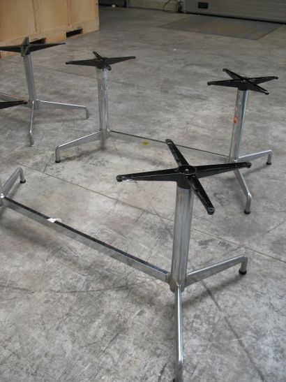 Charles Eames
Piétement de table en aluminium...