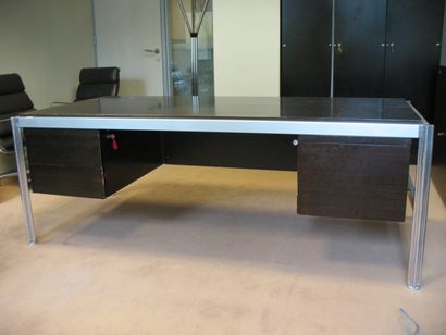 Bureau en placage de palissandre, ouvrant...