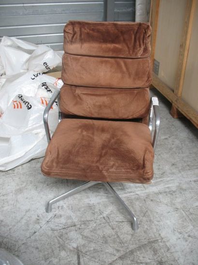 Charles et Ray Eames
Un fauteuil série 