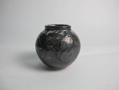 Yves LOISELET (né en 1957). Vase boule en...