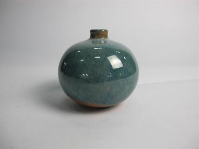 Yves LOISELET (né en 1957). Vase boule en...