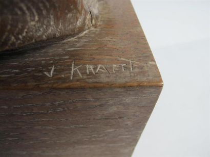 J. KRAFFTER. Tête de femme nattée, en bois...