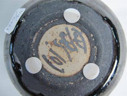 Yves LOISELET (né en 1957). Vase boule à...