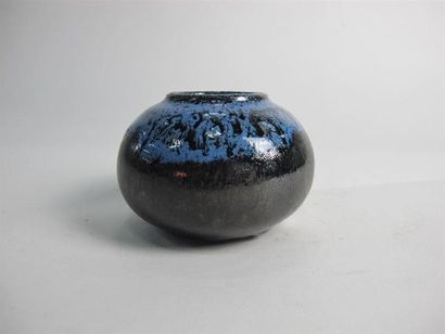 Yves LOISELET (né en 1957). Vase boule à...