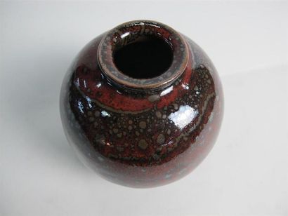 Yves LOISELET (né en 1957). Vase boule à...