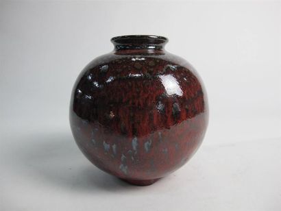 Yves LOISELET (né en 1957). Vase boule à...