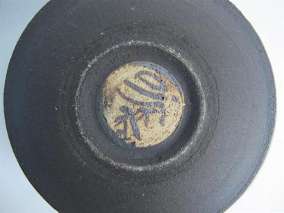 Yves LOISELET (né en 1957). Vase boule à...